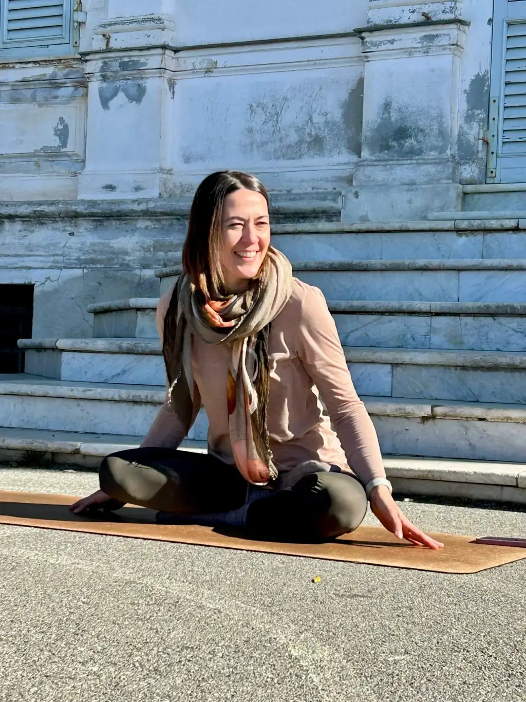 Ritratto di Sara Maggiori, insegnante di yoga a Genova
