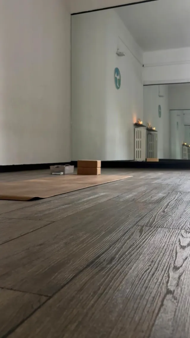 La sala dello Studio Equilibra: pavimento in legno, tappetino e blocchi